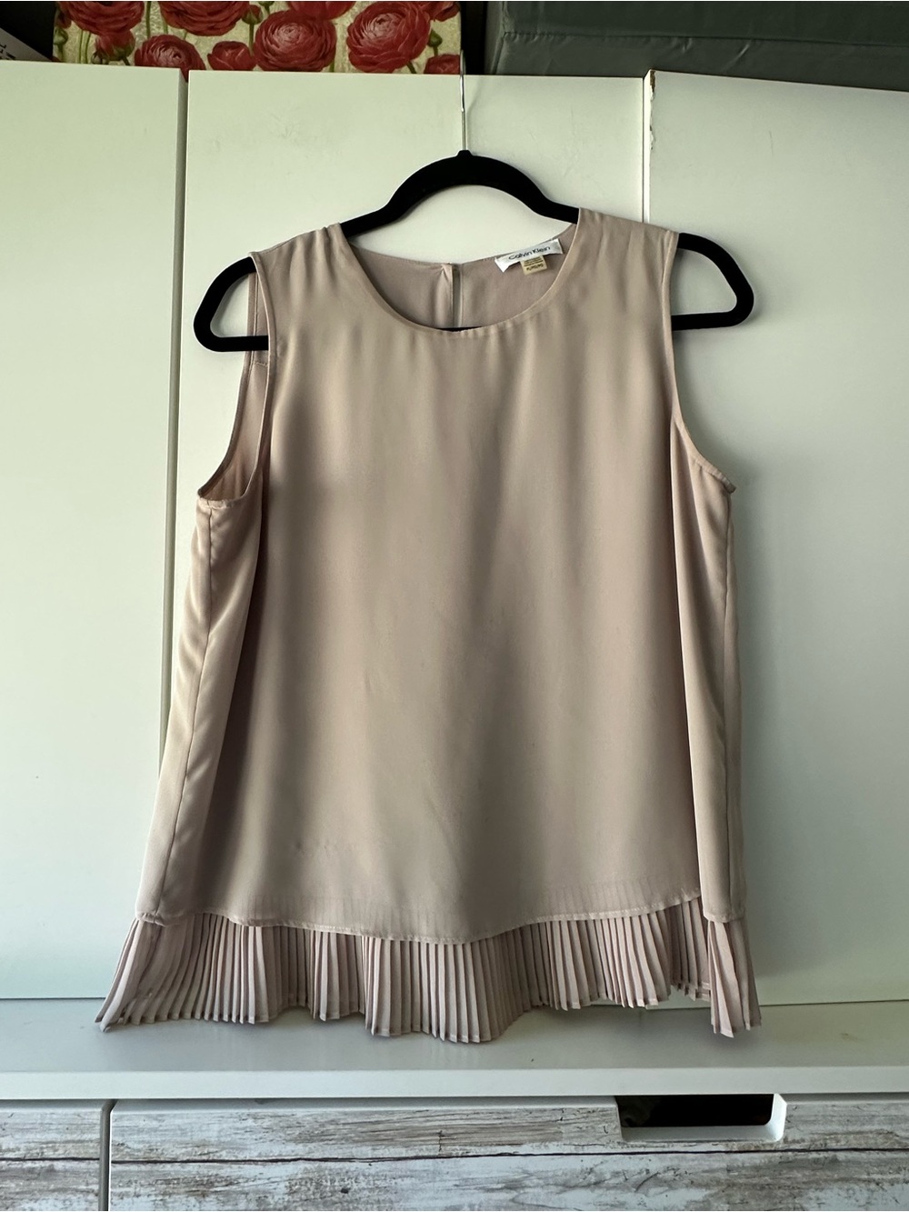 🌸 Calvin Klein Beige Tan Pleated Hem Sleeveless Blouse Petite Large